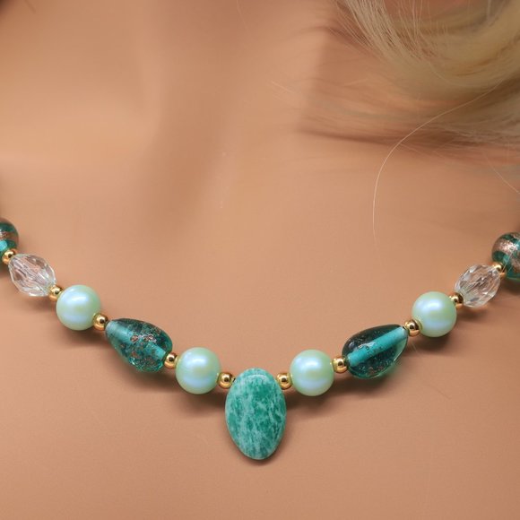 Beautiful necklace with unique blue and green color combination and pearles. - Picture 3 of 3